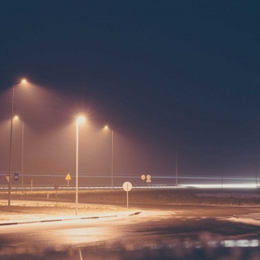 Расстояние от опор освещения до дороги: нормы для загородных трасс и городских улиц